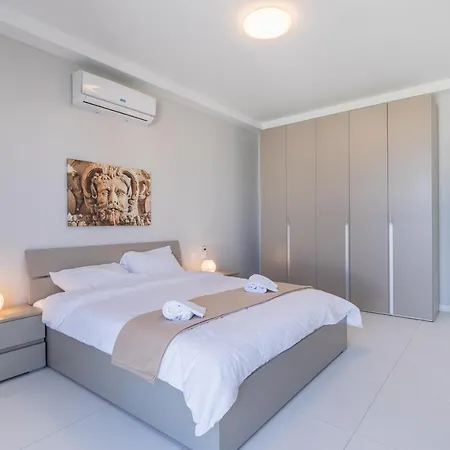 Lägenhet Unique Penthouse With Private Heated Jacuzzi, Close To Restaurants And Night Life Is-Swieqi