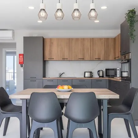 Unique Penthouse With Private Heated Jacuzzi, Close To Restaurants And Night Life * Is-Swieqi