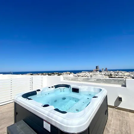 Unique Penthouse With Private Heated Jacuzzi, Close To Restaurants And Night Life