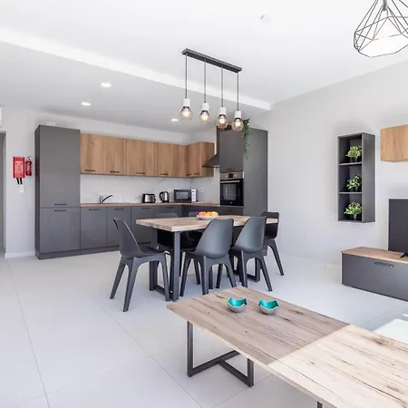 Luxury Penthouse In Swieqi With Heated Jacuzzi By Sf Homes Is-Swieqi