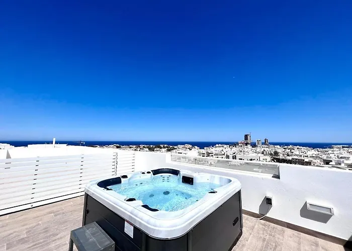 Luxury Penthouse In Swieqi With Heated Jacuzzi By Sf Homes * Is-Swieqi