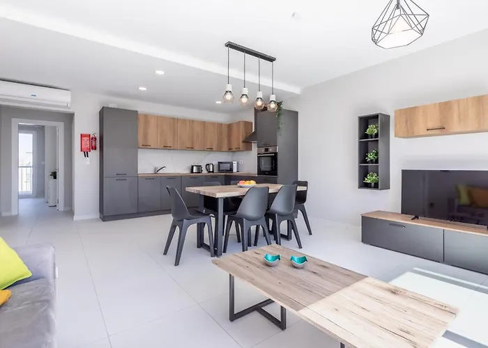 Luxury Penthouse In Swieqi With Heated Jacuzzi By Sf Homes Is-Swieqi