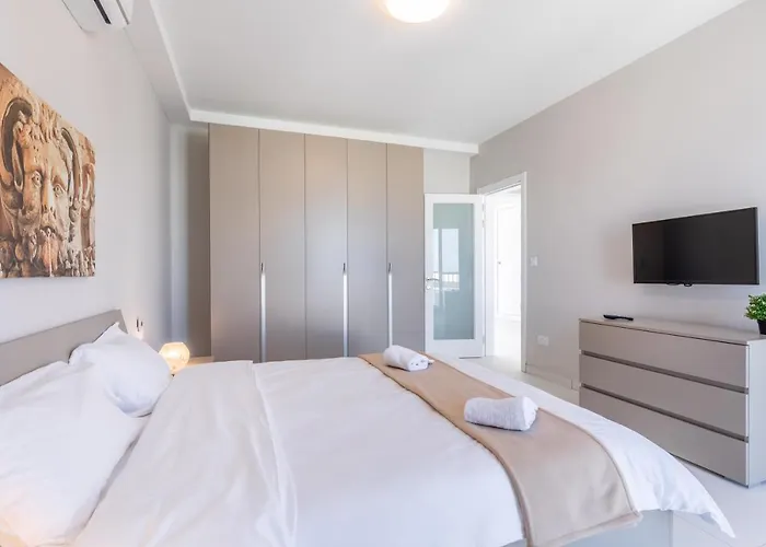 Апартаменты Luxury Penthouse In Swieqi With Heated Jacuzzi By Sf Homes *