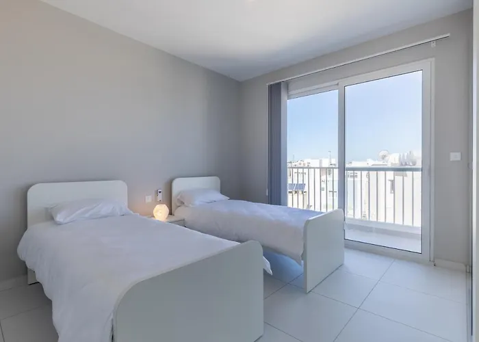 Luxury Penthouse In Swieqi With Heated Jacuzzi By Sf Homes Апартаменты